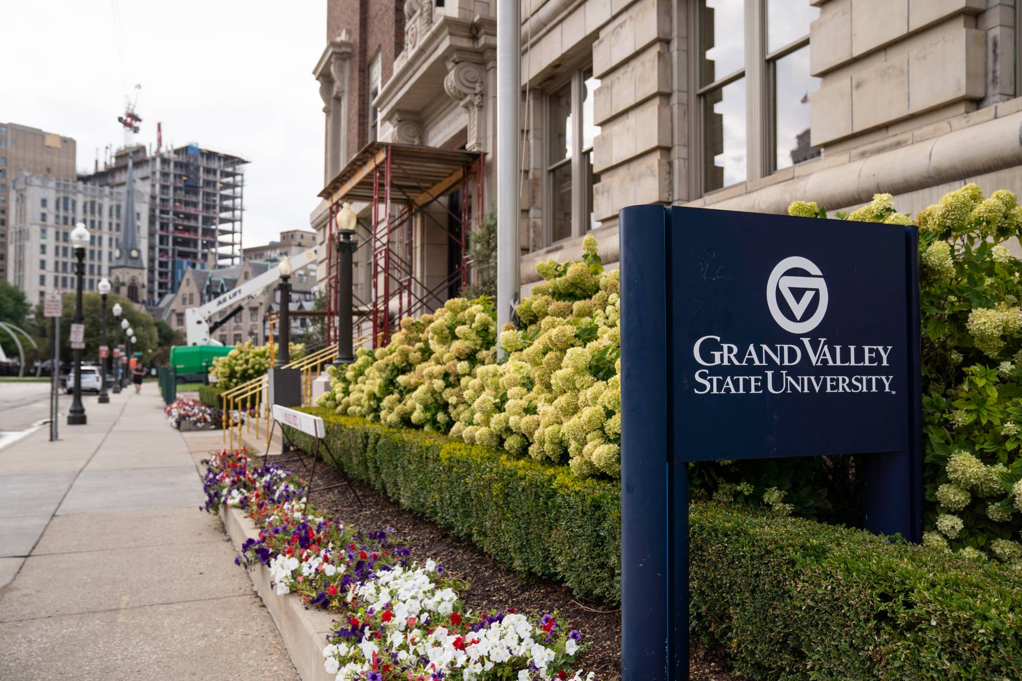 Exterior of GVSU Detroit Center from street level